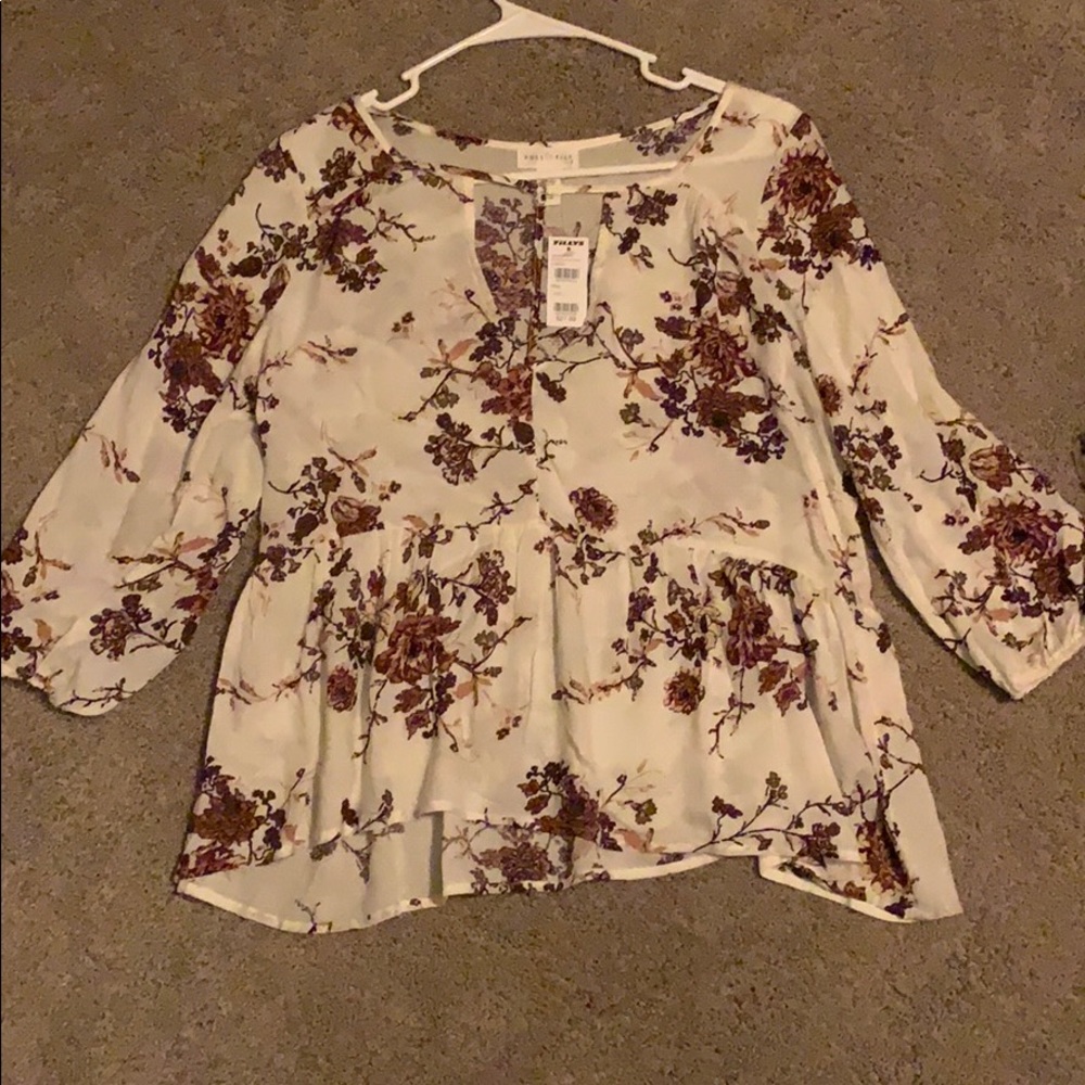 Tillys loose fitting blouse
